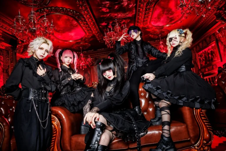 LOST IN LOVE Members Profile缩略图
