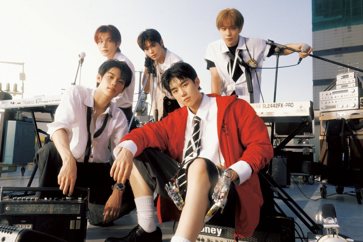 Poll: Who owned EVNNE “LOOK AT MA” Era?缩略图